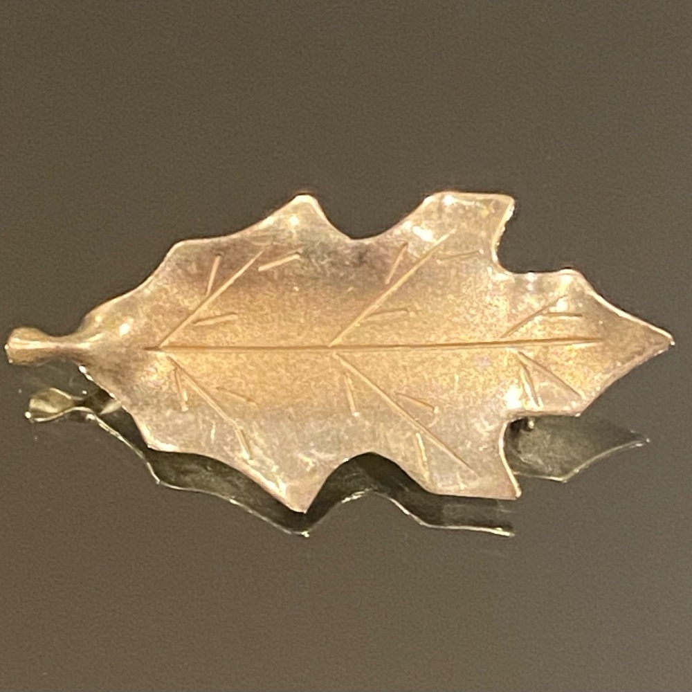 Beautiful Sterling Silver Leaf Brooch 2.29gr